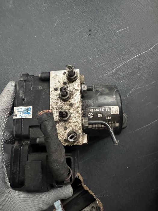Pompa ABS cu codul 1k0614517BE , 1k0907379AE