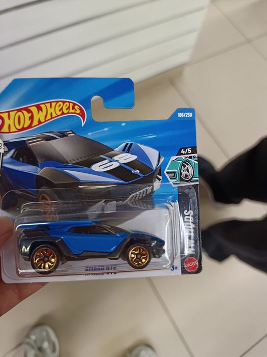 Hot wheels th(treasure hunt)