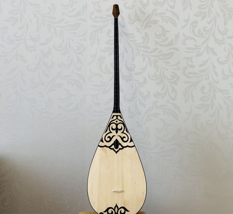 Домбра(новая с чехлом)