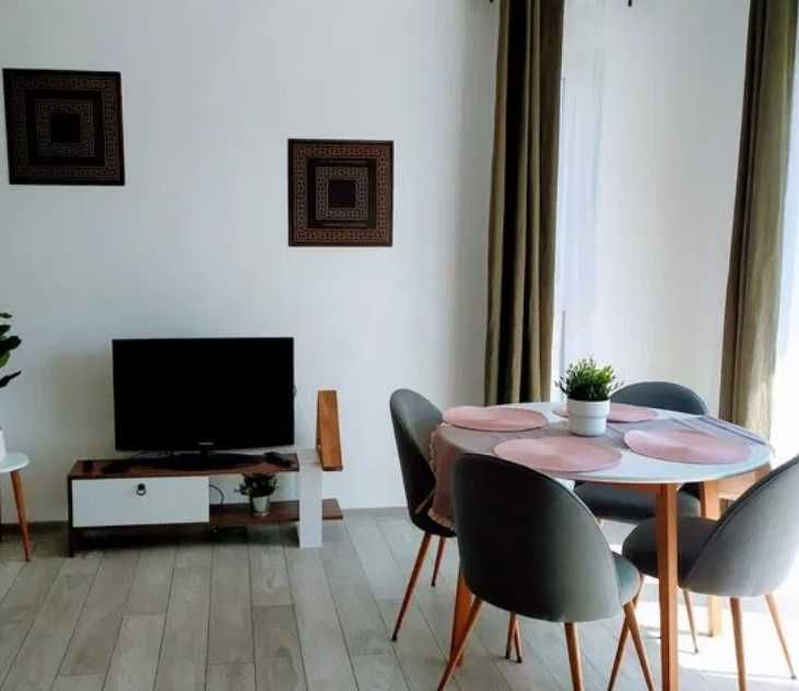 Дава се под наем Тристаен апартамент в Пловдив, Център - 90 кв.м за 346.8 € - Снимка #2