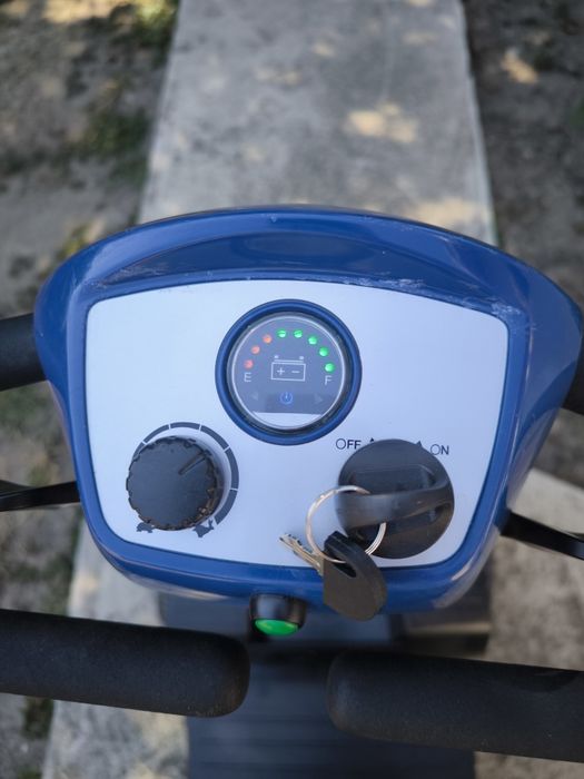Cărucior electric pentru persoane cu dizabilități
