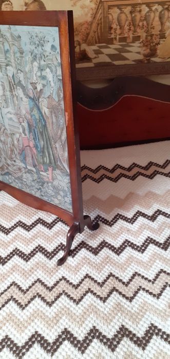 Антикварна дървена рамка с гоблен