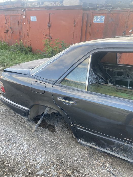 Мерседес 124 на запчасти