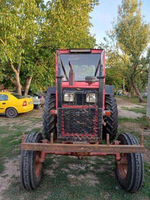 Vând tractor U650.