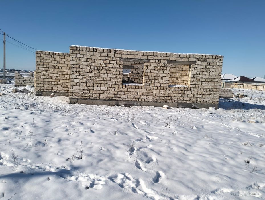 Срочно продам землю с недостроенным домом