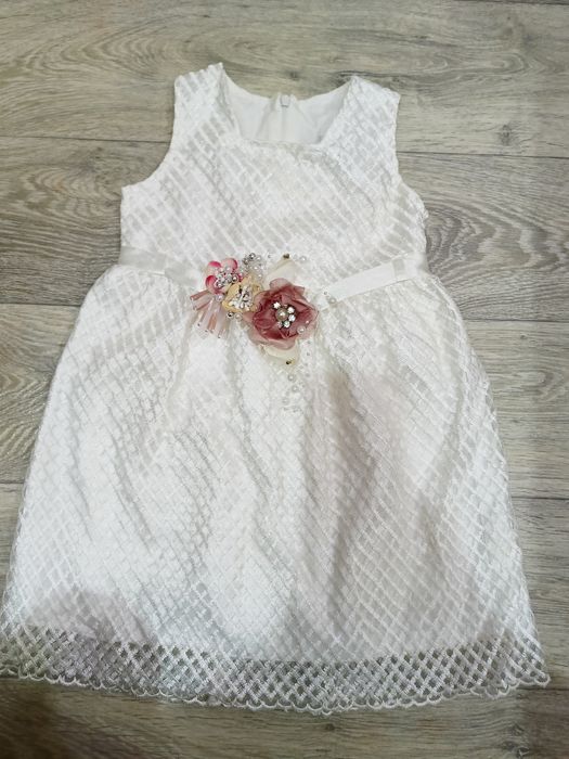 Нарядные платья для девочек