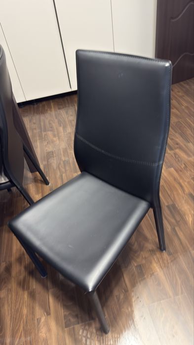 Masa extensibila cu 6 scaune - aproape noua
