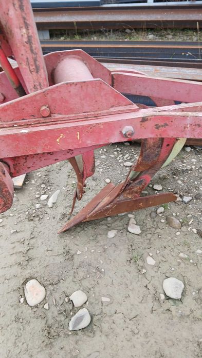 Vand plug cu trei trupite