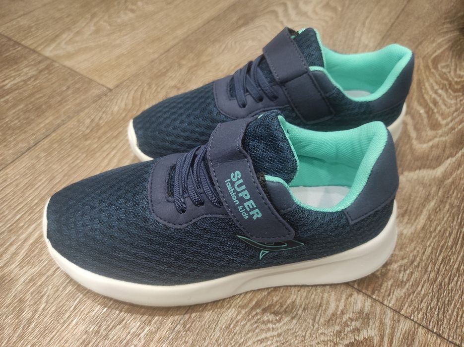 Продам кроссовки