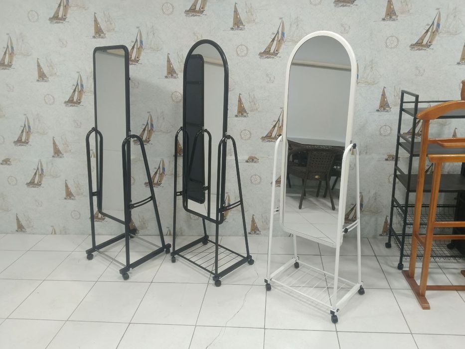 Зеркало напольное на колёсиках