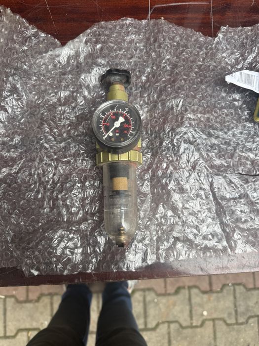 Regulator de presiune cu filtru si nanometru