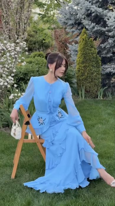 Эффектное ярусное платье