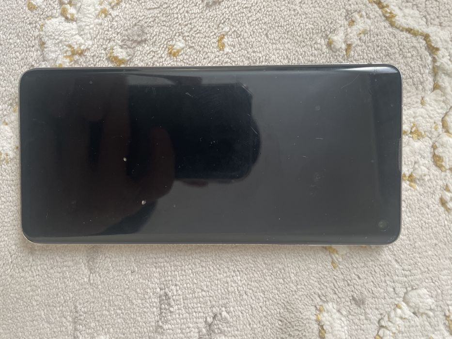 Samsung Galaxy S10 — требуется ремонт экрана