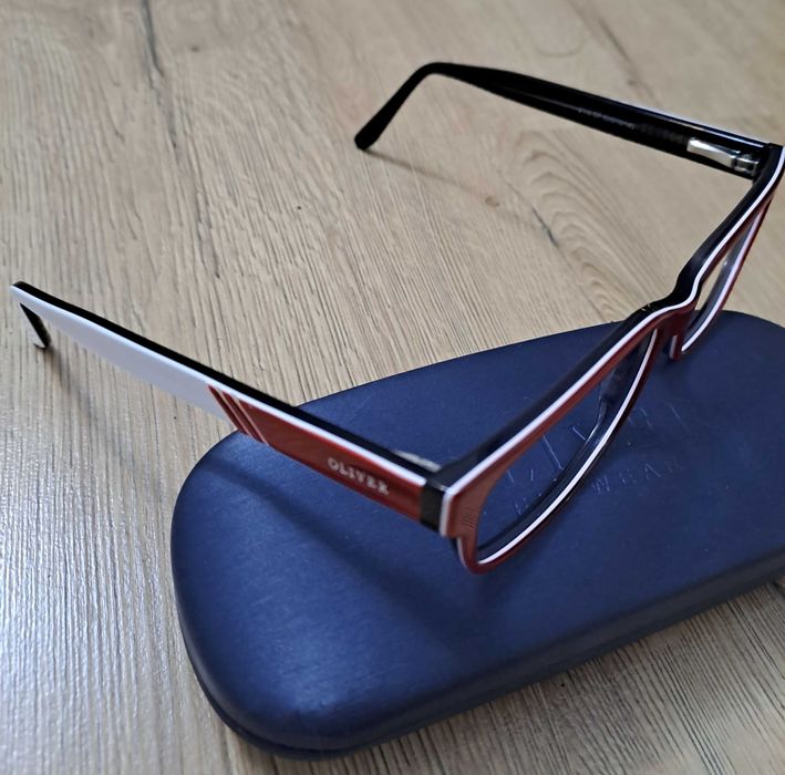 Rama de ochelari de vedere, Oliver