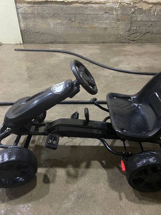 Болалар автомашинаси ойинчок сотилади