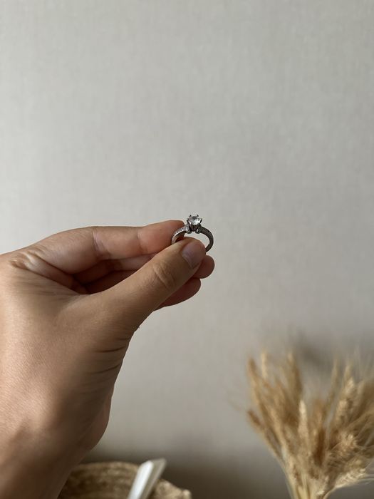Продам серебряное кольцо