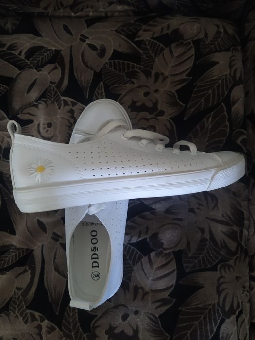 Продам женские кеды