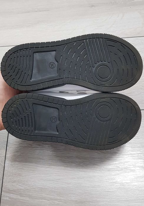 Adidași mărimea 30