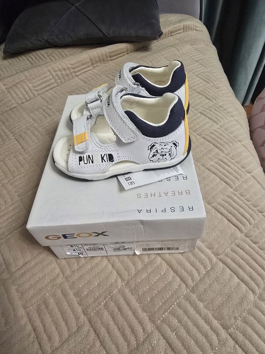 Продается детские сандалии фирмы Geox. Размер 22.