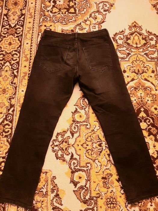 Классические чёрные джинсы