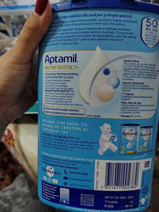 Vand o cutie lapte aptamil 1+