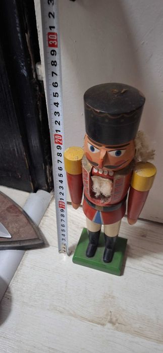 ЛЕШНИКОТРОШАЧА дървена фигурка