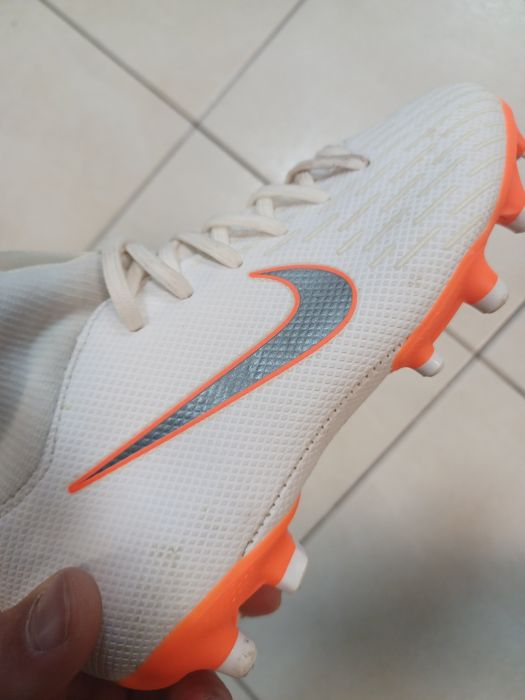 Калеври Бутонки Футболни обувки детски бутонки Стоножки Найк Адидас