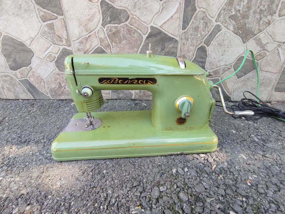 Mașină de cusut electrică Volga
