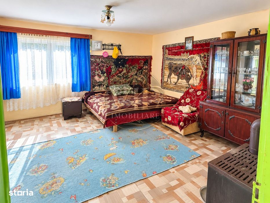 Casa individuala cu 4 camere,1130 mp teren,Intregalde