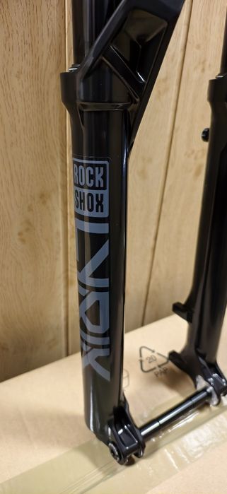Вилка RockShox Lyrik Base RC DebonAir 29" 160mm Boost 15x110mm НОВА