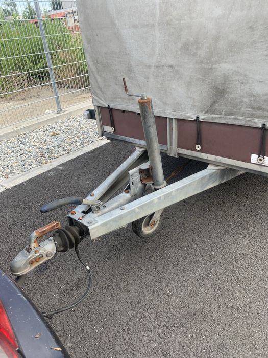 Remorca auto 750 kg cu sistem de franare