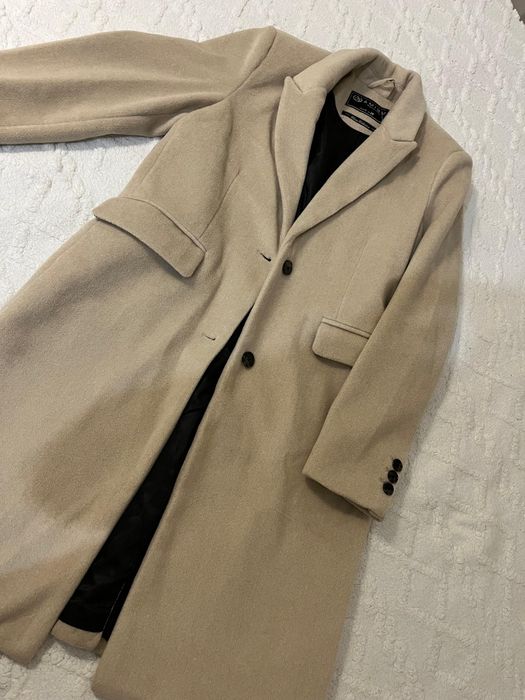 Пальто размер на S,M 10000