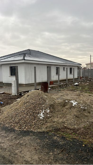Duplex de vanzare Remetea mare cu toate utilitatile inclusiv asfalt