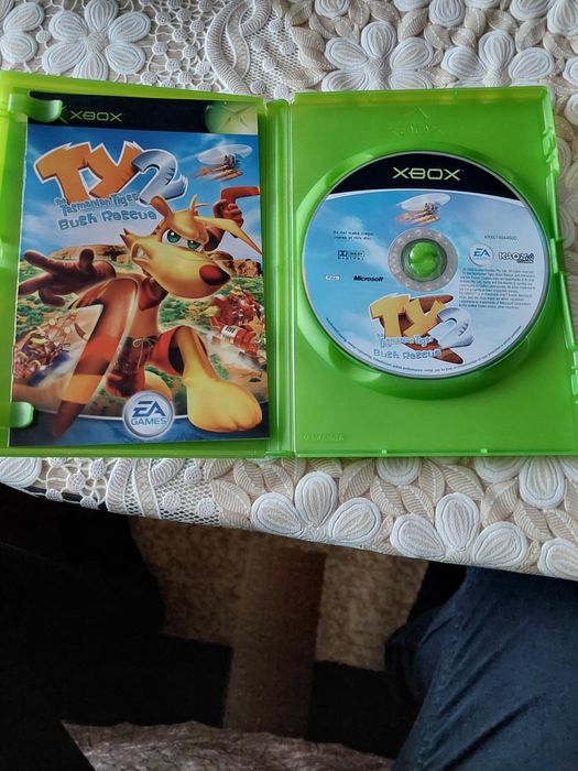 Xbox classic,Два контролера,6-видео игри