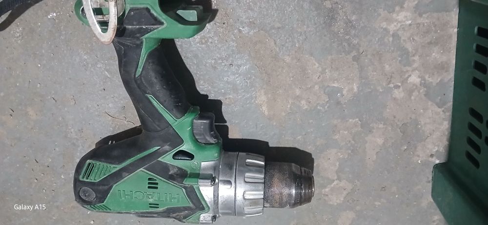 Vand masina filetat si bormasina  cu incarcător si 2 baterie 5 amp