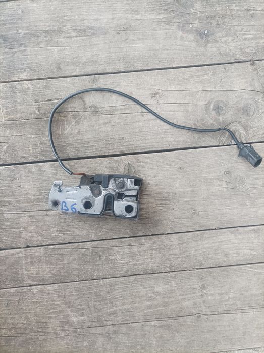 Broască încuietoare capotă față Volkswagen Passat B6