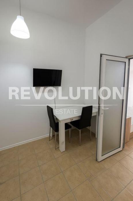 Дава се под наем Двустаен апартамент в Варна, Погреби - 58 кв.м за 325 € - Снимка #2