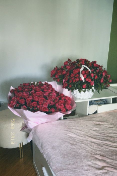 Два букета кустовых роз большие