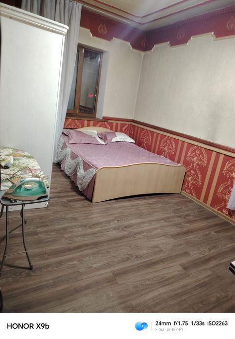 «Сдаются две комнаты в двухэтажном доме».