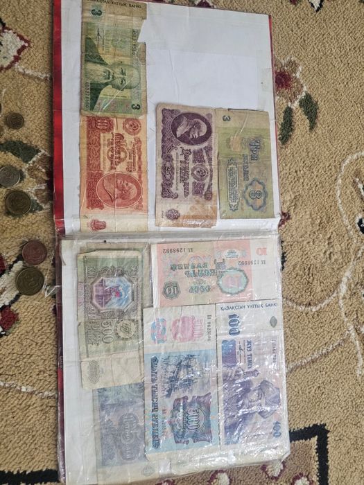 Коллекционные старые монеты и купюры