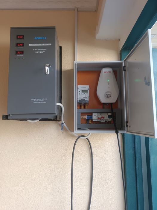 Установка зарядное устройство Электромобилей