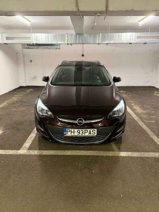 Opel Astra J Sports Tourer 2015