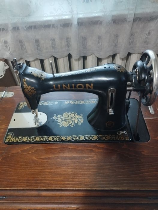 Продается швейная машинка зингер