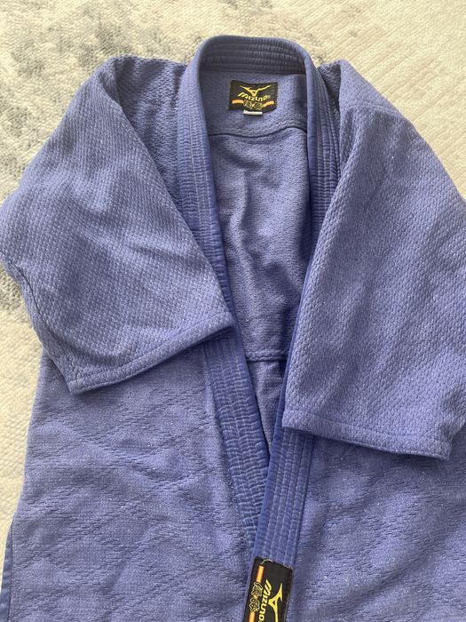 Продам кимоно с поясом