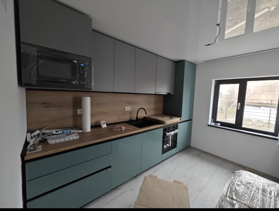 Preț cu TVA inclus Vila  garaj + beci+magazie),parter + etaj zona cent