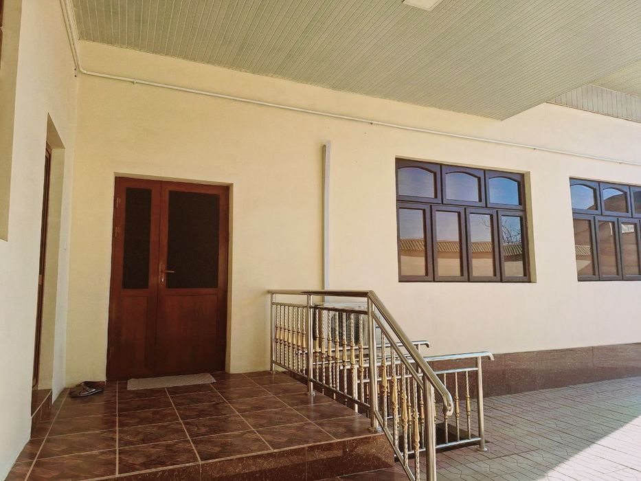 Guliston 3 da 6 sotixli hovli sotiladi