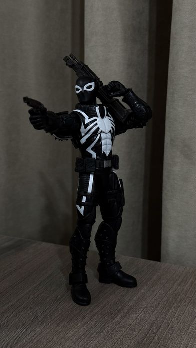 Экшн фигурка венома Marvel Legends от Hasbro