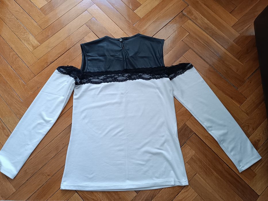 Елегатна блузка с дантела