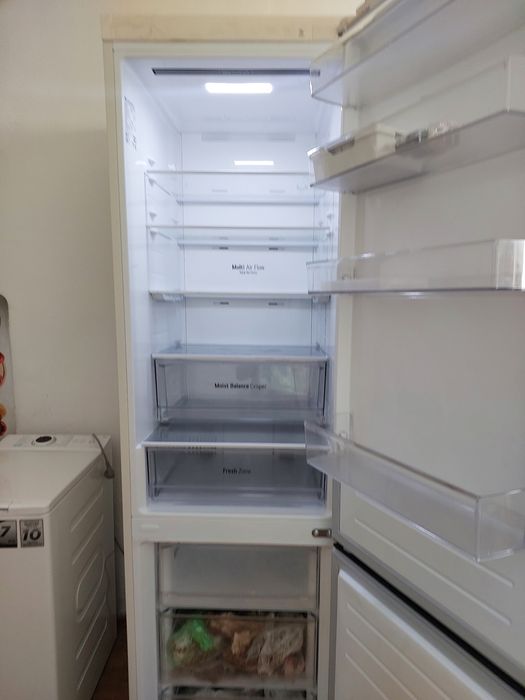 Холодильник.  LG