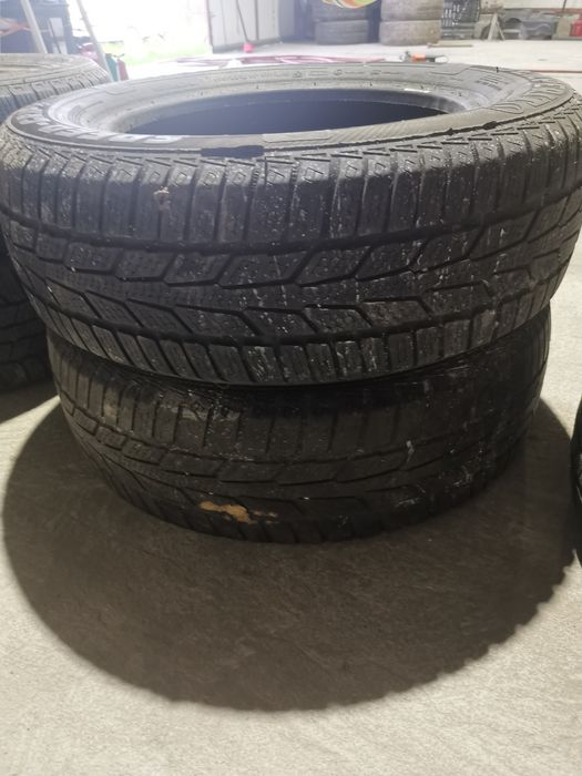 Vând cauciucuri de iarnă